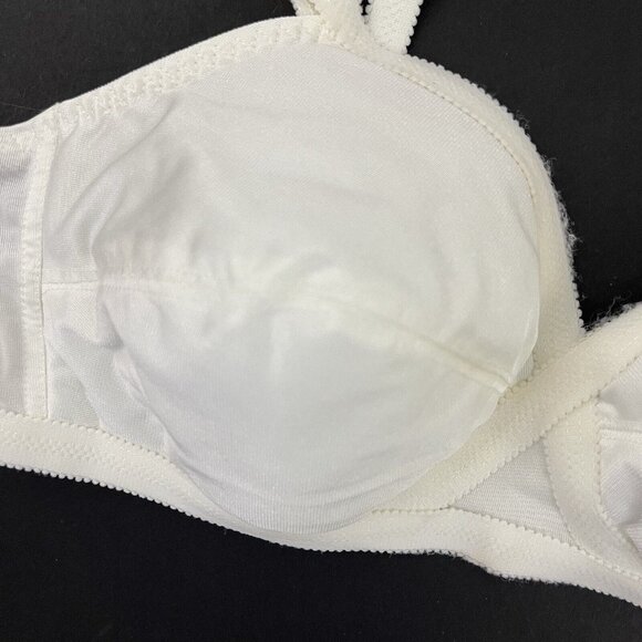 Vintage Simply Basic Padded Bra 40C White Nylon Cross Over Adjustable Strap NWT - Picture 2 of 7